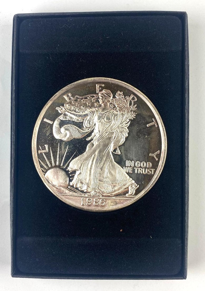1988 The American International Mint US American Silver Eagle Design 1 Lb .999 Silver Round: 1988 The American International Mint US American Silver Eagle Design 1 Lb .999 Silver Round