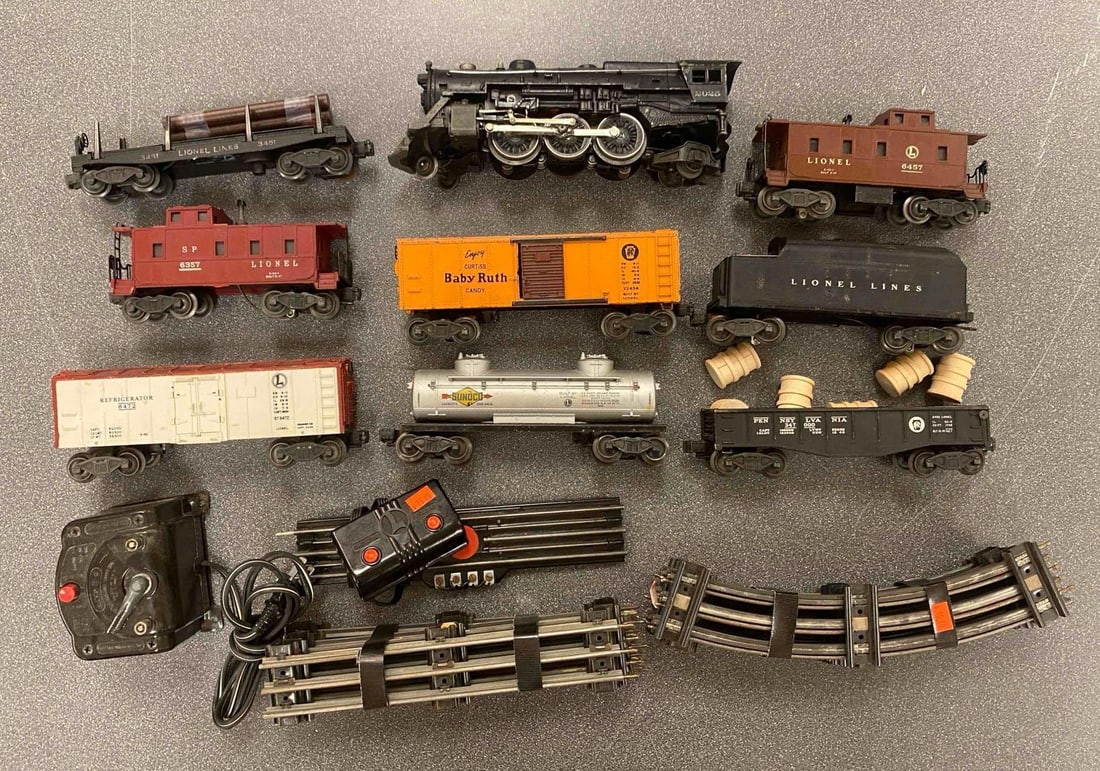 Group of O Scale Model Train Set (1 of 4)