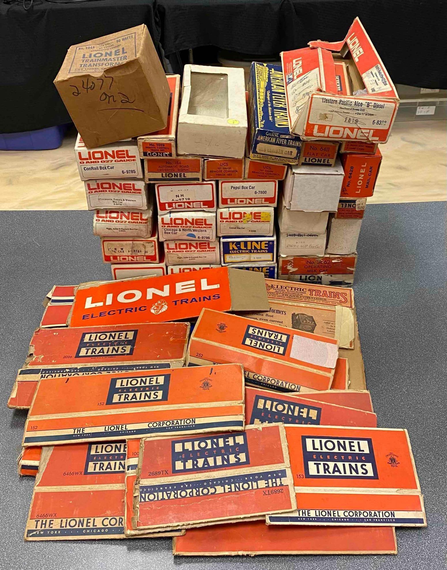 Group of Assorted Lionel Trains O Scale Empty Packaging and More (1 of 3)