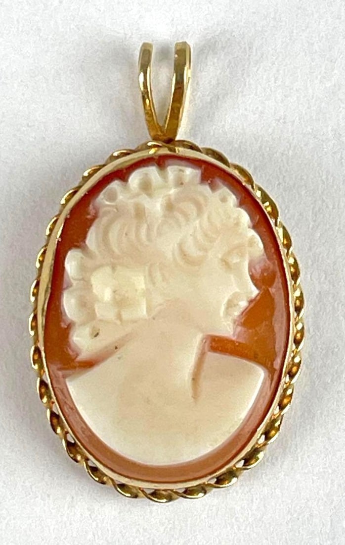 14K Gold Cameo Pendant: 14k .585 on back, 1.3g total weight