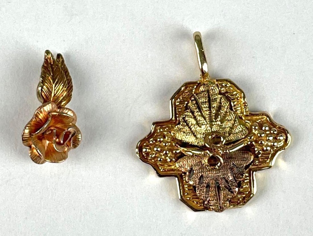 Group of 2 10K Black Hills Gold Pendants: Largest measures 1/2" x 5/8", 2.2g total weight