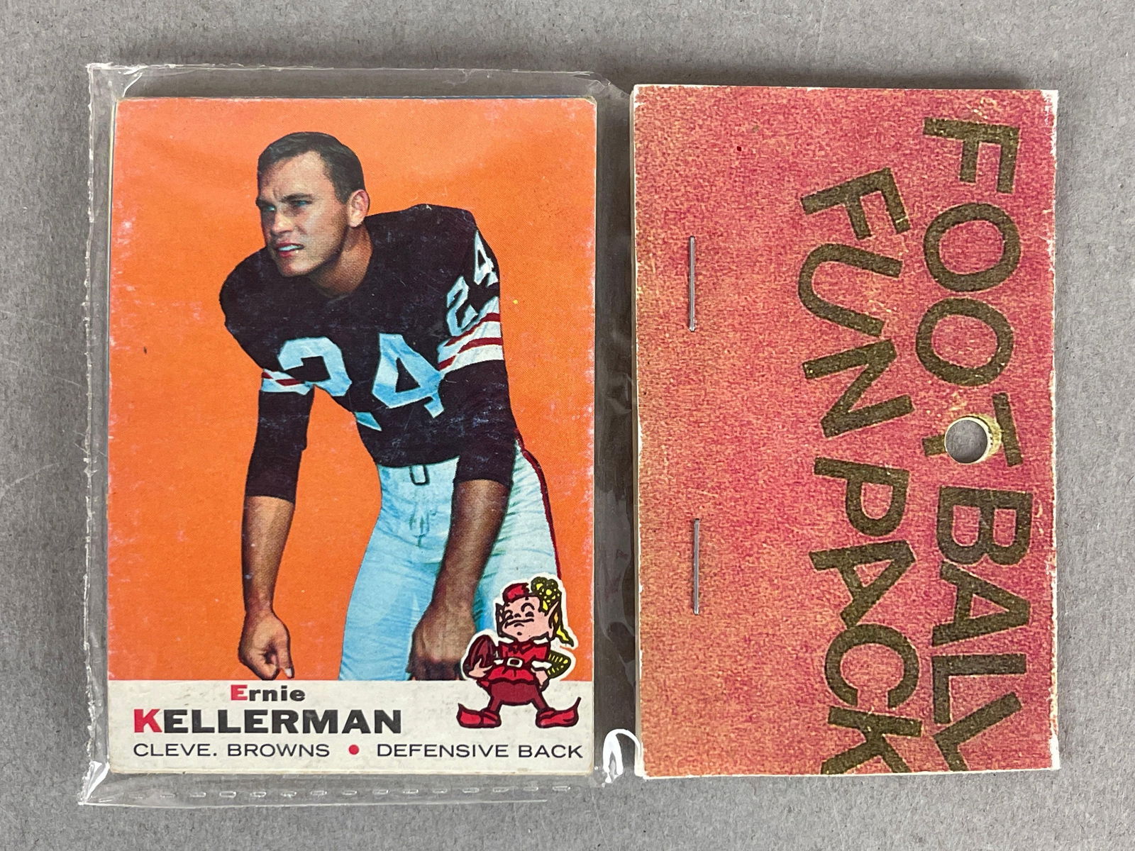 1969 Topps Football West Corps Cello Fun Pack: 10 - Cards per pack, West Corps was a repacking company in the 1970s