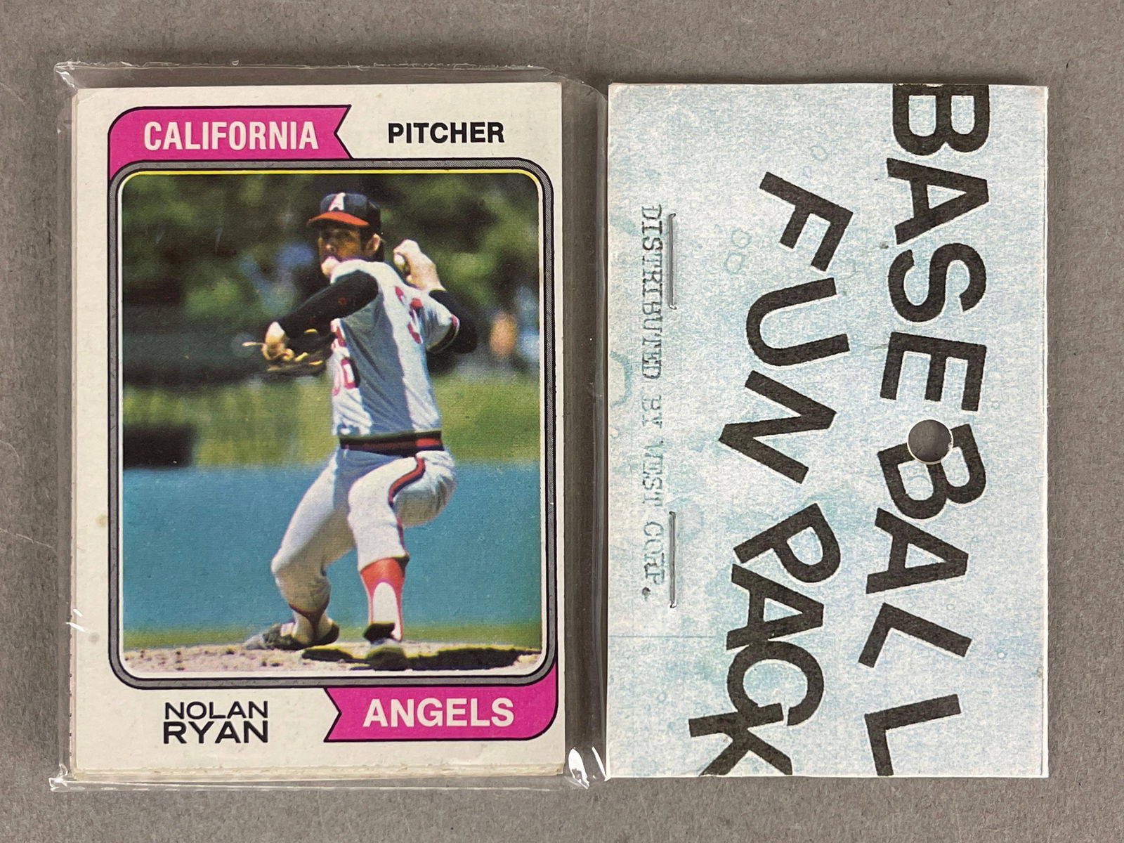 1974 Topps Baseball West Corps Cello Fun Pack with Nolan Ryan on Top (1 of 2)