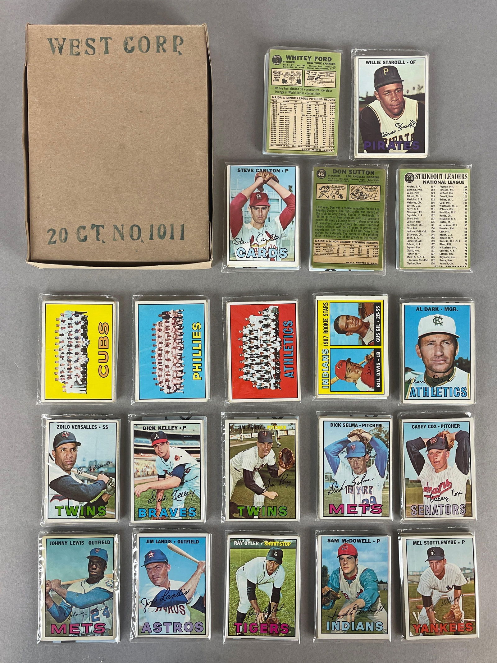 1967 Topps Baseball West Corps Cello Fun Pack Vending Box of 20 with HOFs Showing: 10 - Cards per pack, West Corps was a repacking company in the 1970s, Includes Seaver, Rose, Bench, Jenkins, Frank and Brooks Robinson, Showing