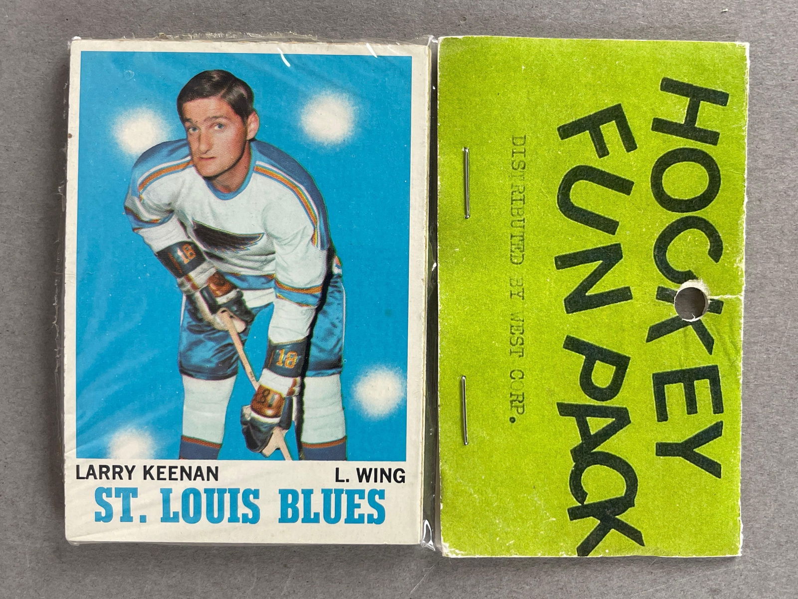 1970 - 71 Topps Hockey West Corps Cello Fun Pack (1 of 2)