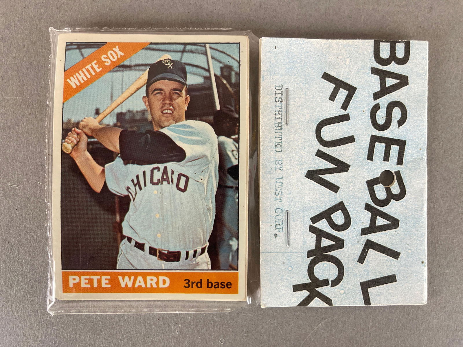 1966 Topps Baseball West Corps Cello Fun Pack (1 of 2)