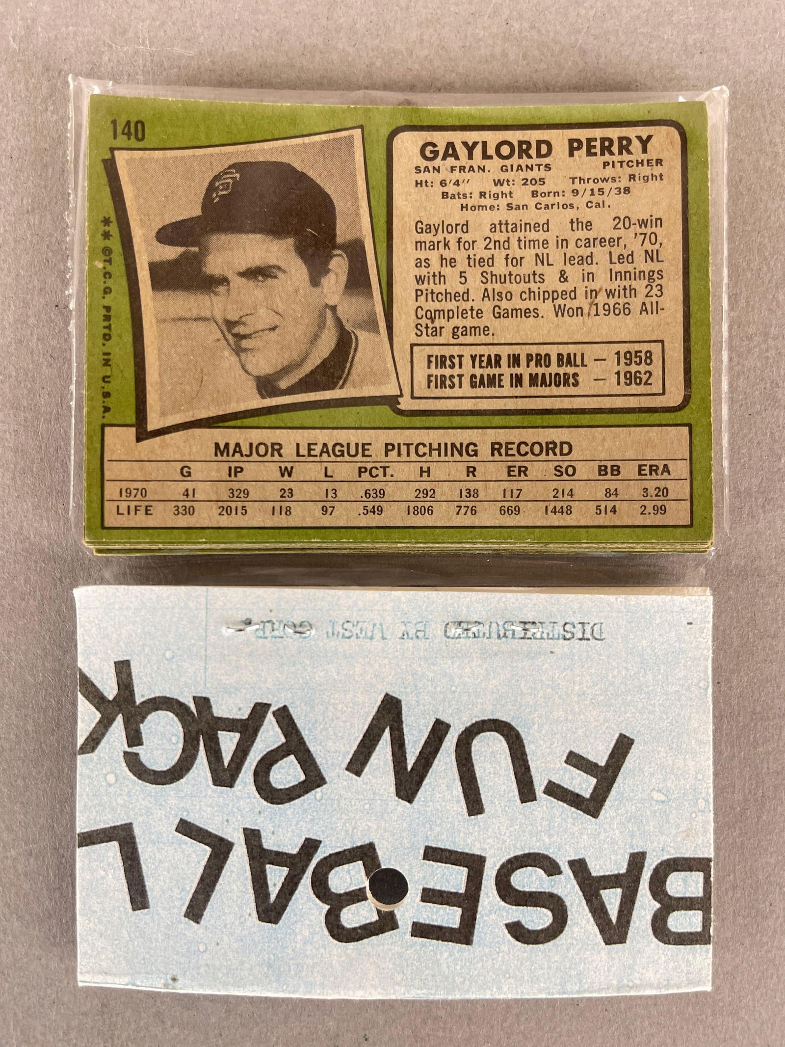1971 Topps Baseball West Corps Cello Fun Pack - 2