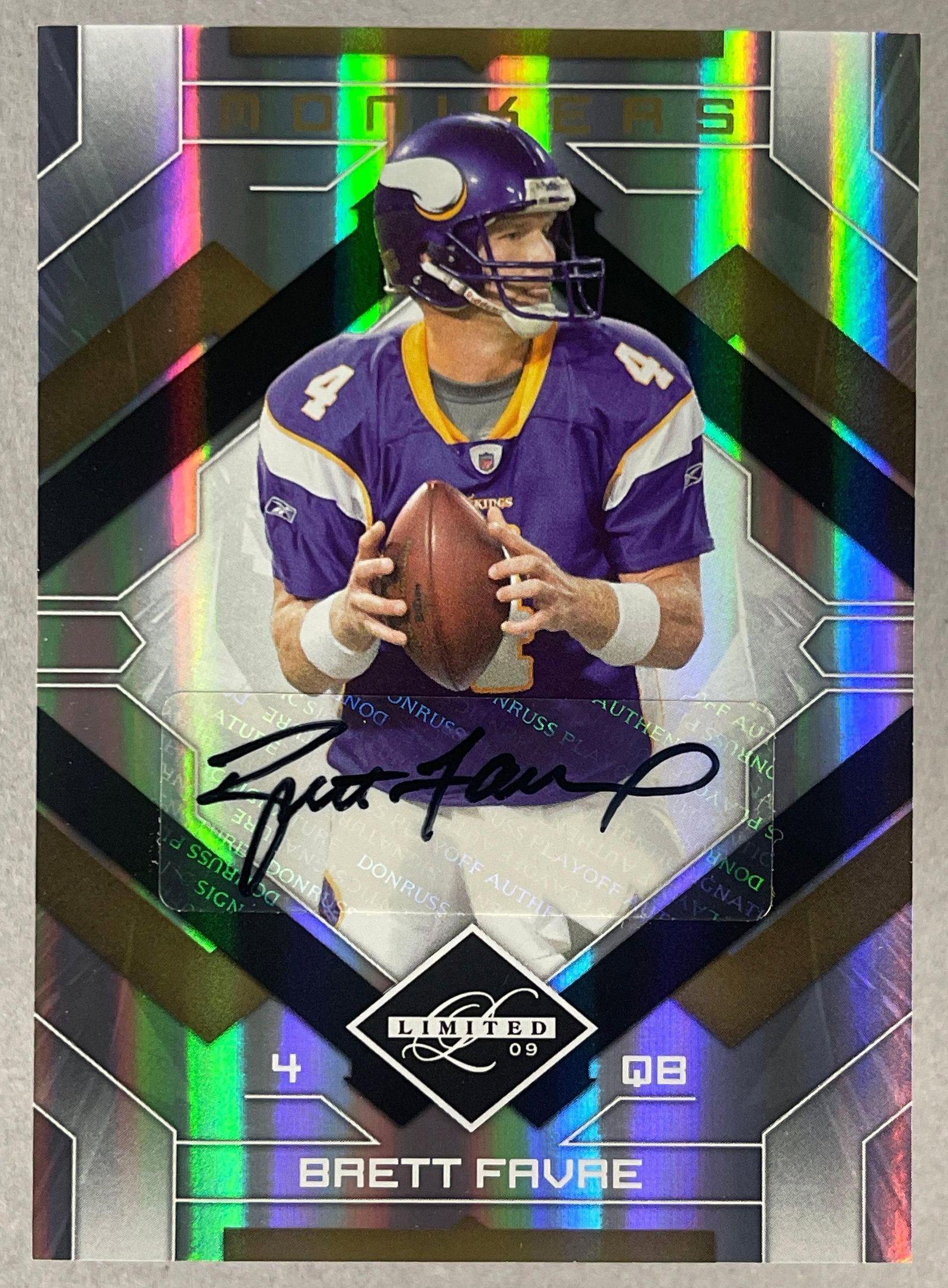 2009 Leaf Limited Monikers Auto Brett Favre, Match Jersey Number 4/4: Rare auto matching jersey number Brett Favre?4/4