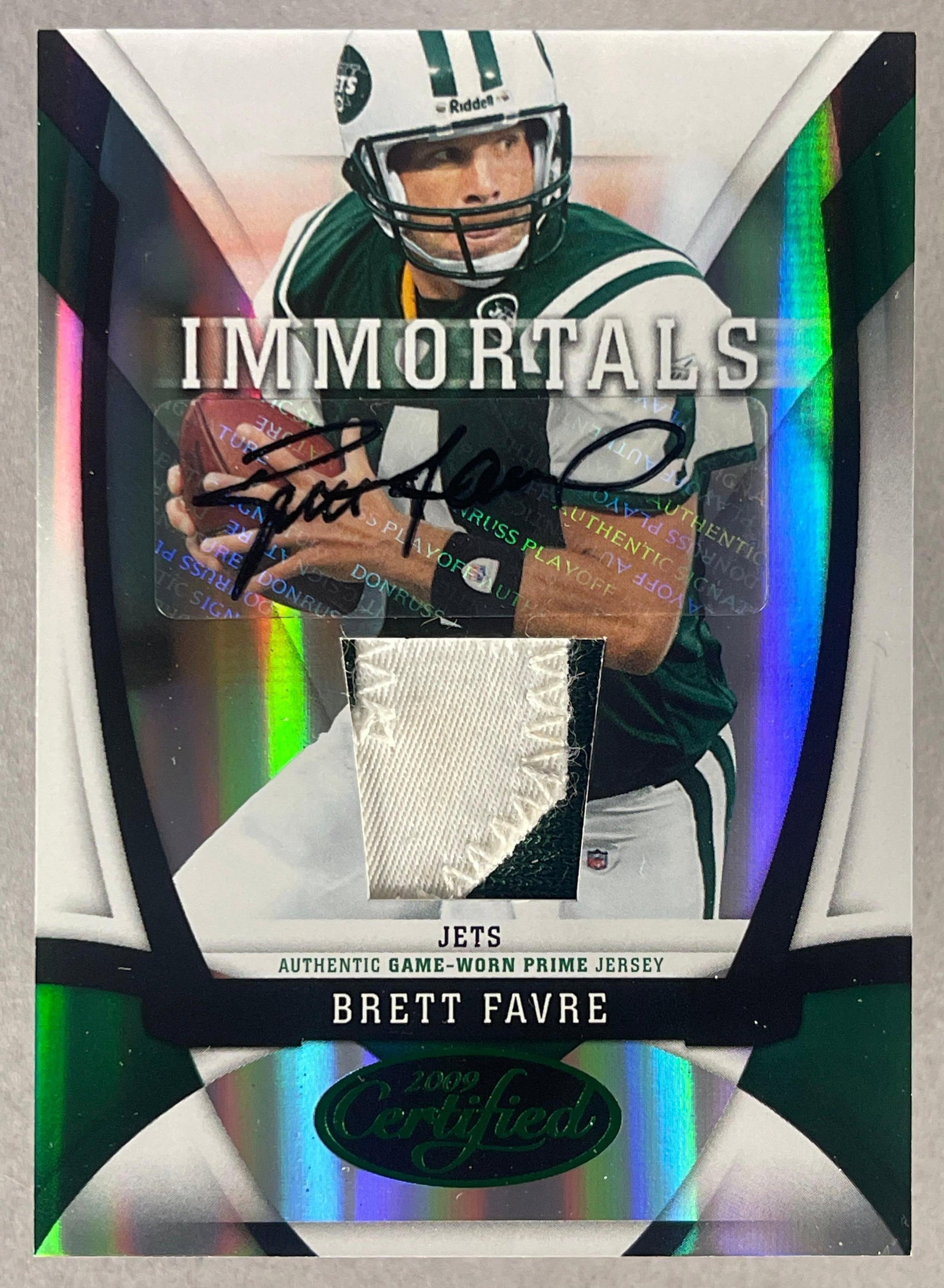2009 Donruss Certified Immortals Mirror Emerald Auto Jersey Brett Favre 2/5: 2009 Donruss Certified Immortals Mirror Emerald Auto Jersey Brett Favre?2/5, 2 - Color patch