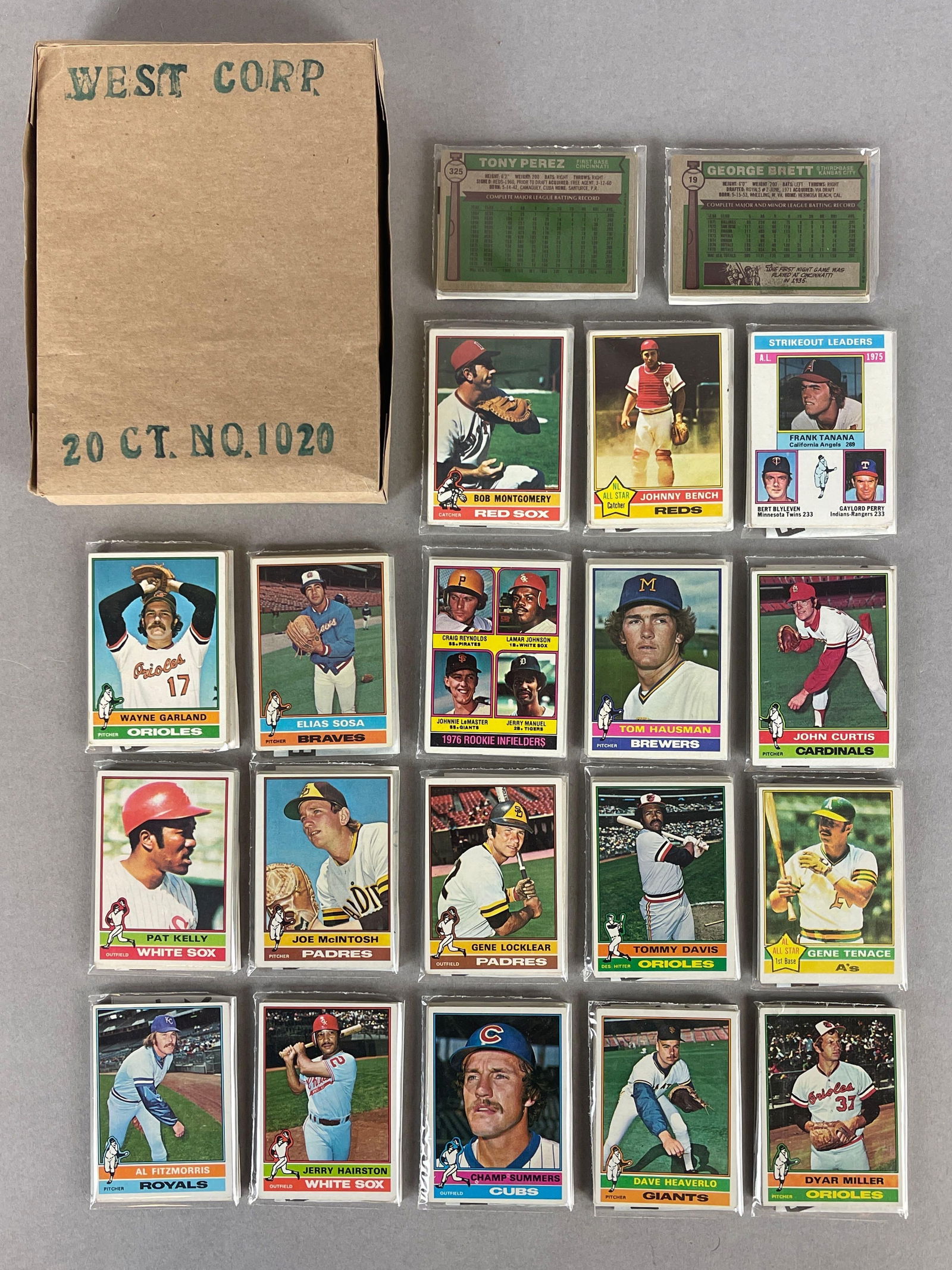 1976 Topps Baseball West Corps Cello Fun Pack Vending Box of 20 with HOFs Showing (1 of 5)