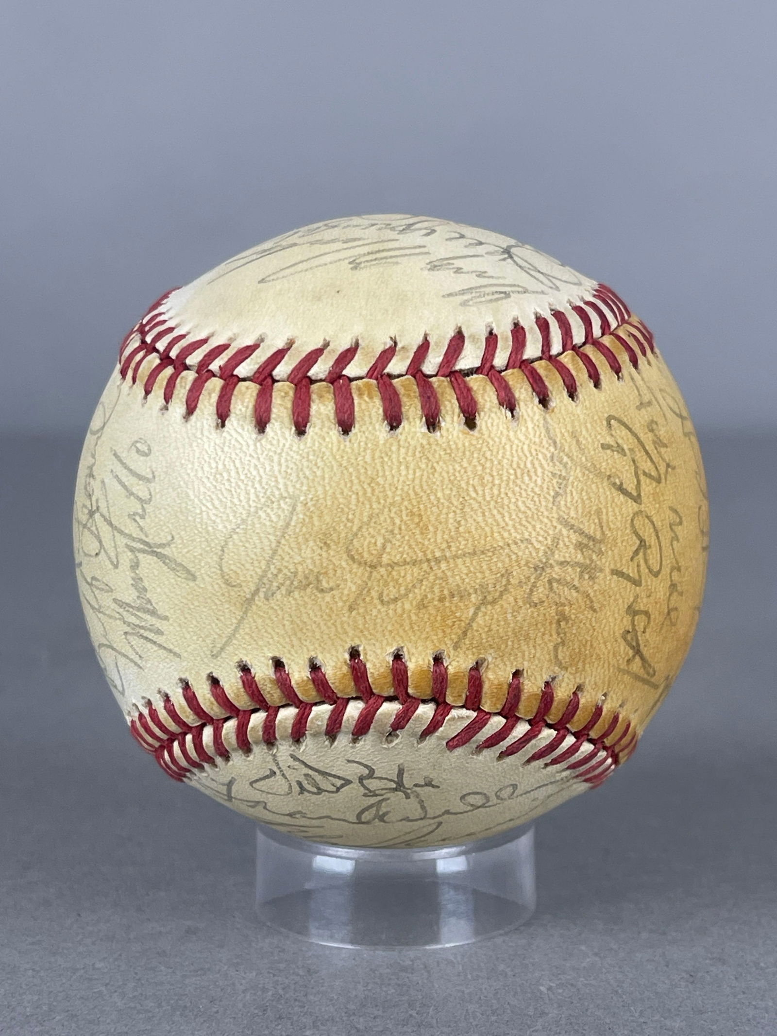 1985 San Francisco Giants Team Signed Baseball with 27 - Autographs: 27 - Signatures, Case included, Last photo has detailed list