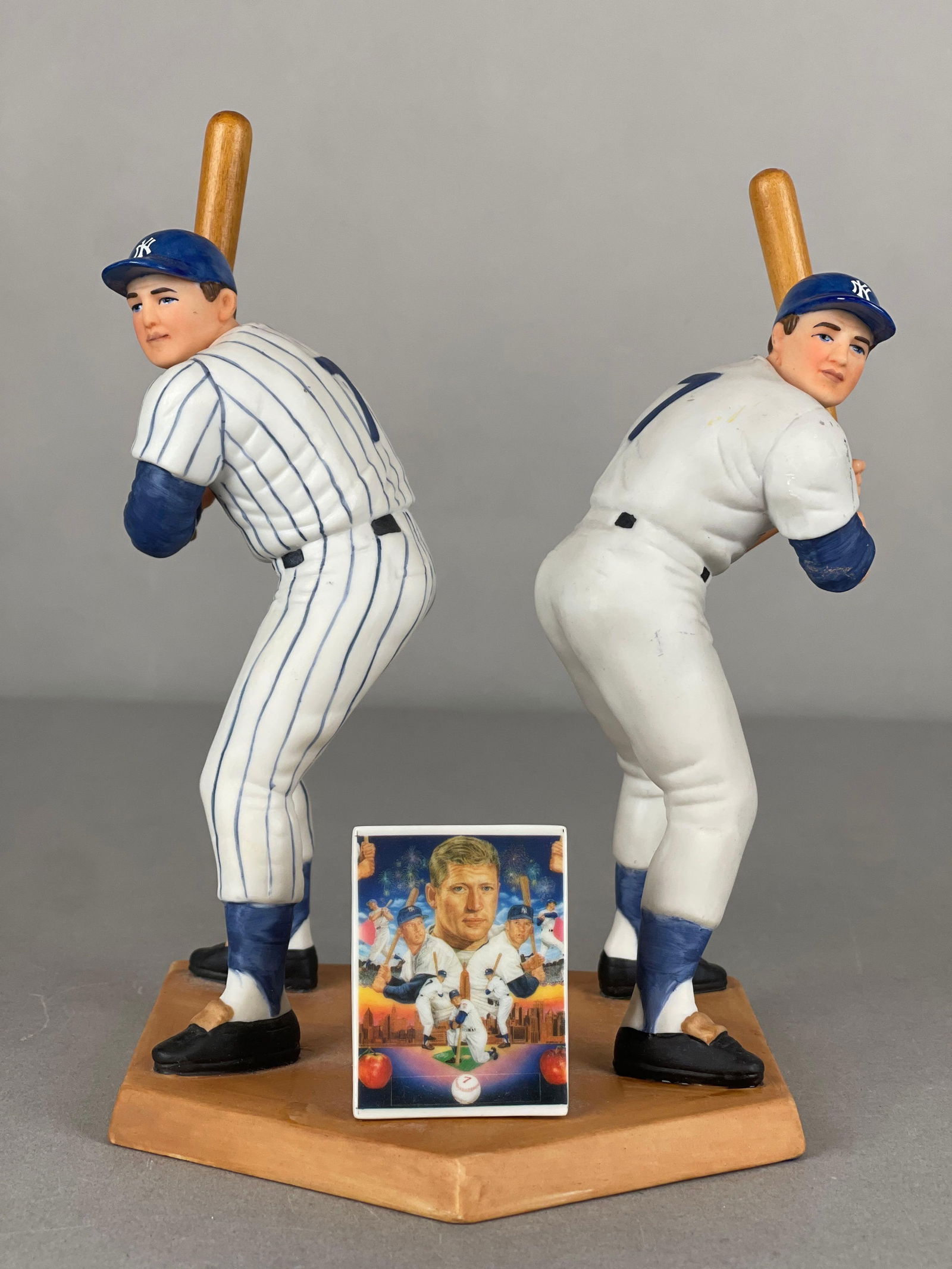 Mickey Mantle Sports Impressions Switch Hitter Figurine Statue #1197: Mickey Mantle Sports Impressions Switch Hitter Figurine Statue #1197/ 2401, Measures 6 1/2 x 6 x 8 Inches