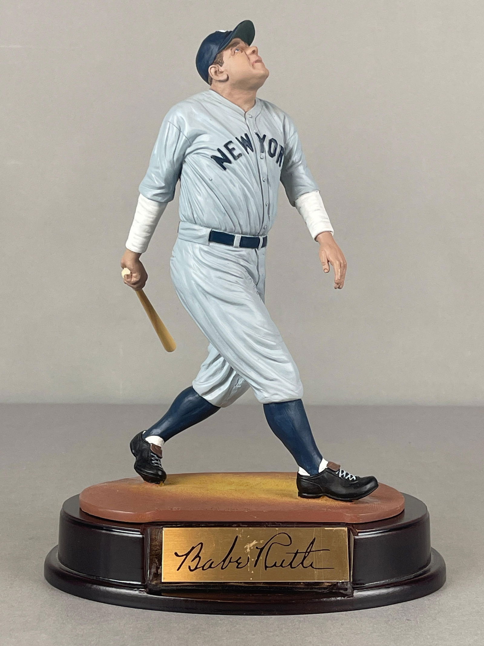 Babe Ruth, Salvino, Heroes of The Diamond Figurine Statute /2500: Babe Ruth Heroes of The Diamond Figurine Statute 2401/2500, Measures 8 x 7 x 11 Inches