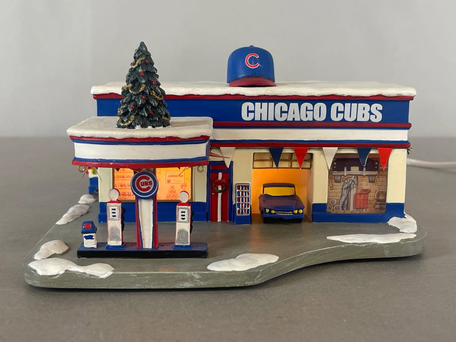 Hawthorne Village Chicago Cubs Service Station Sculpture with Light: 2004 Christmas Collection, Measures 8 x 7 x 5 Inches