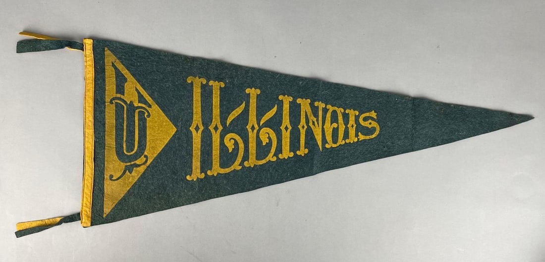 Antique University of Illinois Felt Pennant: Likely 1920s - 30s, measures 14" x 33 1/2"