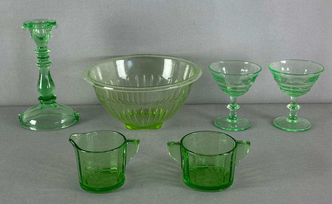 Group of Green Depression Glass Items (1 of 3)