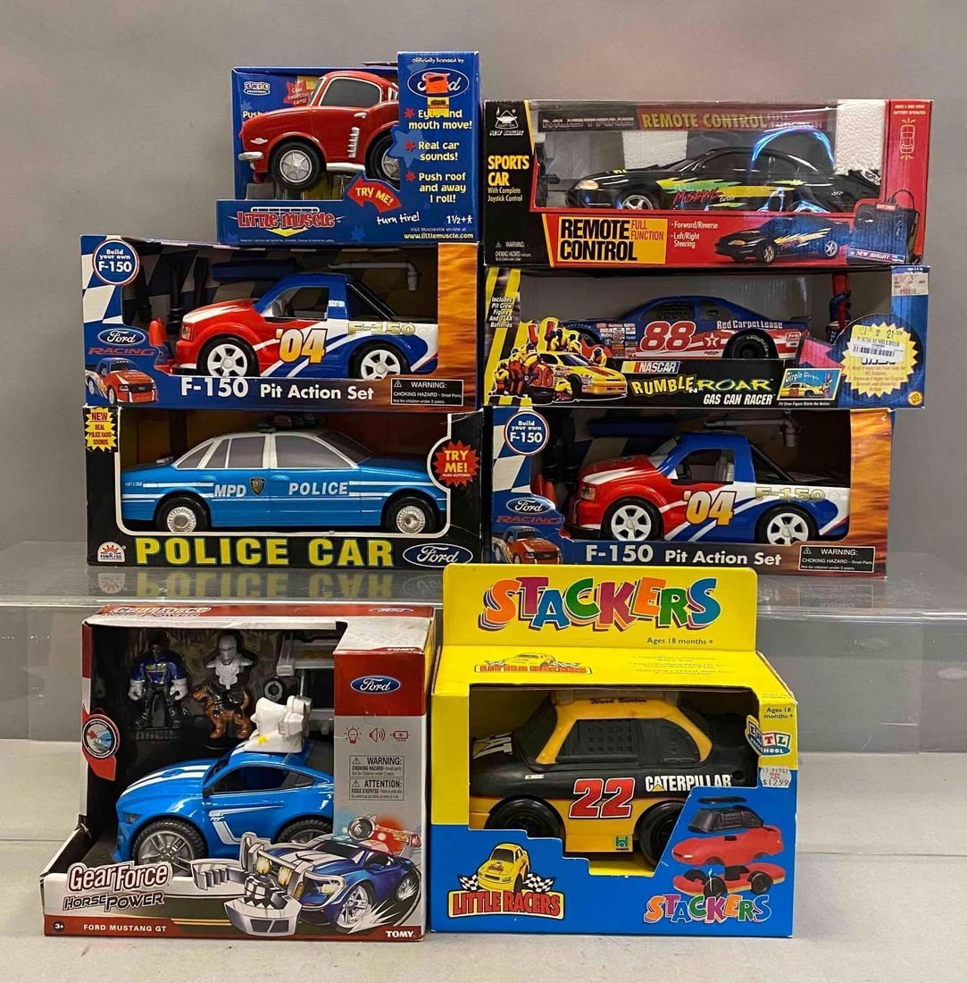 Group of 8 Ford Racing Pit Action Set Cars and More (1 of 3)