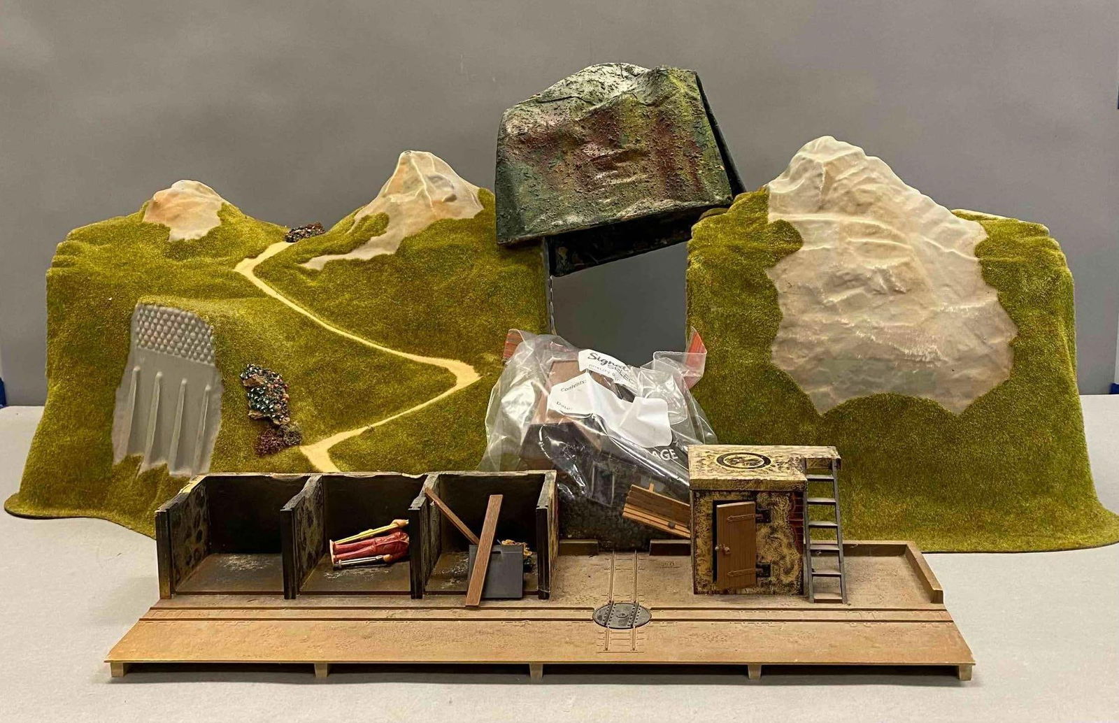 Group of Assorted O Gauge Train Tunnel Landscapes and More: Includes Ho Scale Coal Model and Tunnels. Largest measures H 11 x W 20 x L 22 inches.