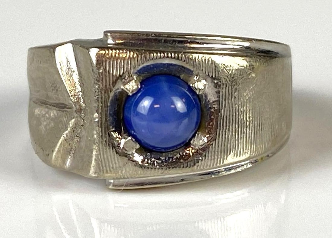 10K White Gold Star Sapphire Ring: Total weight 4.2g, Size 6.