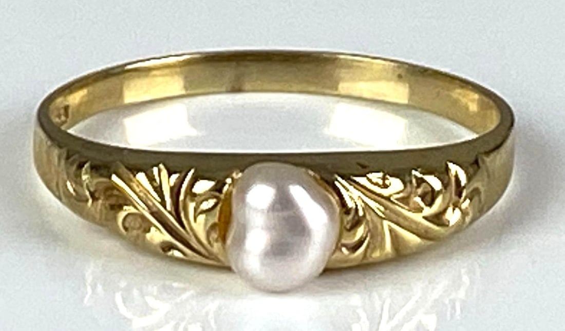 8K Yellow Gold Pearl Ring (1 of 4)