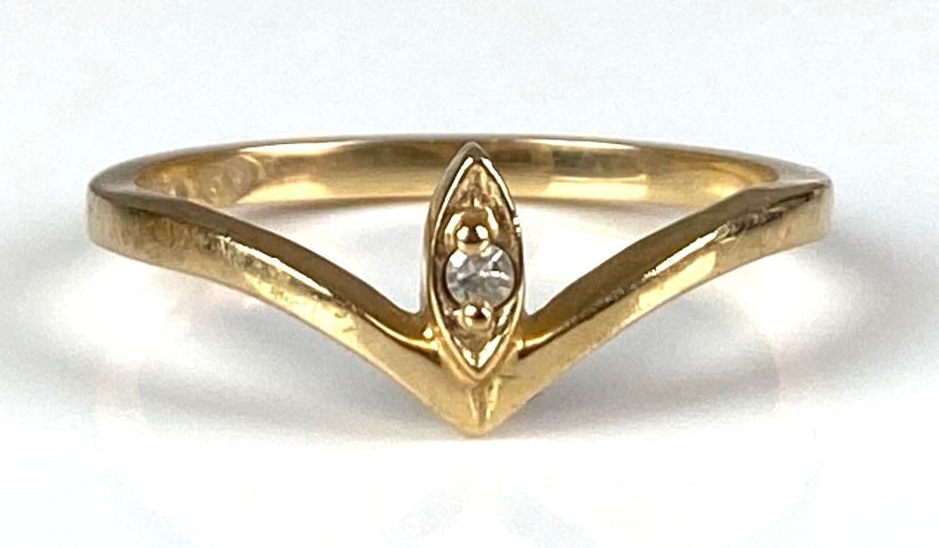 Signed FY 14K Yellow Gold Diamond Ring: total weight of 2 grams, size 6 1/2