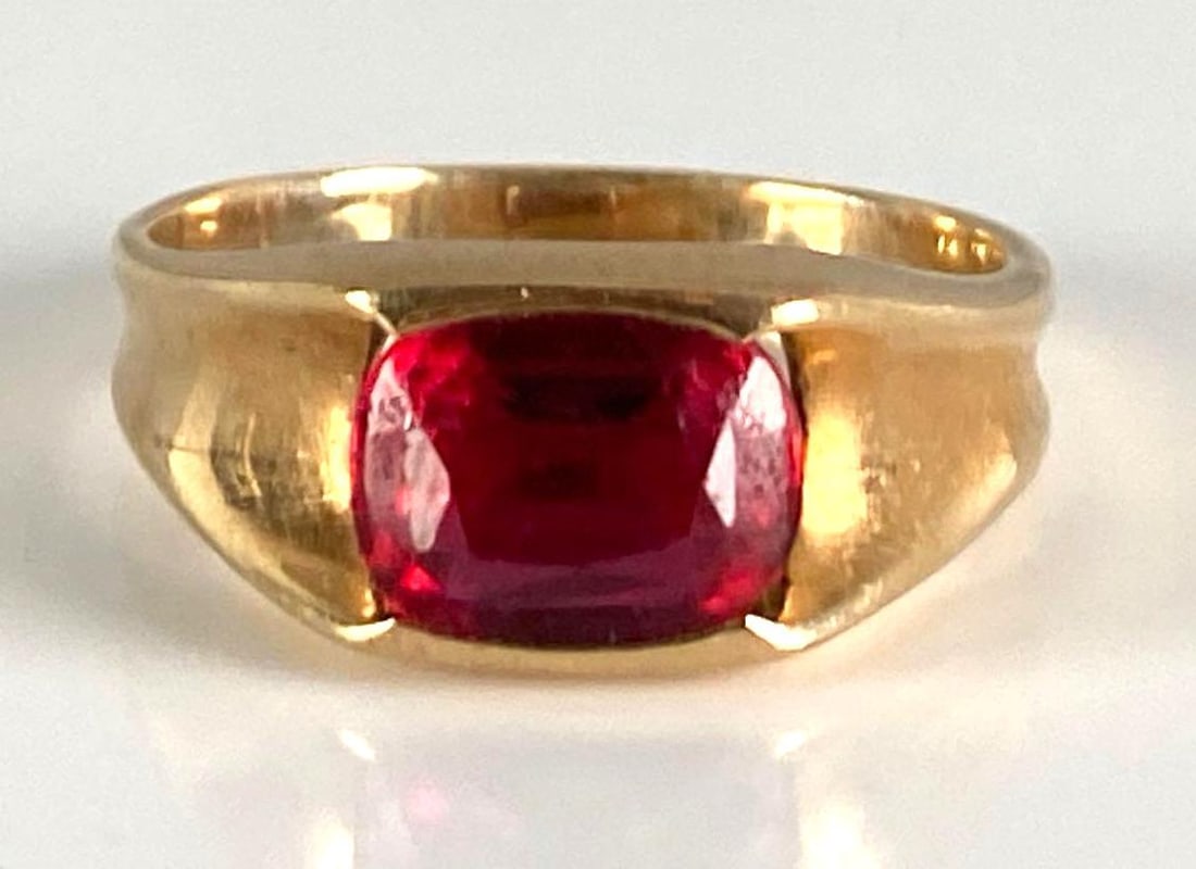 Signed 10K Yellow Gold Garnet Ring: total weight of 5.2 grams, size 11