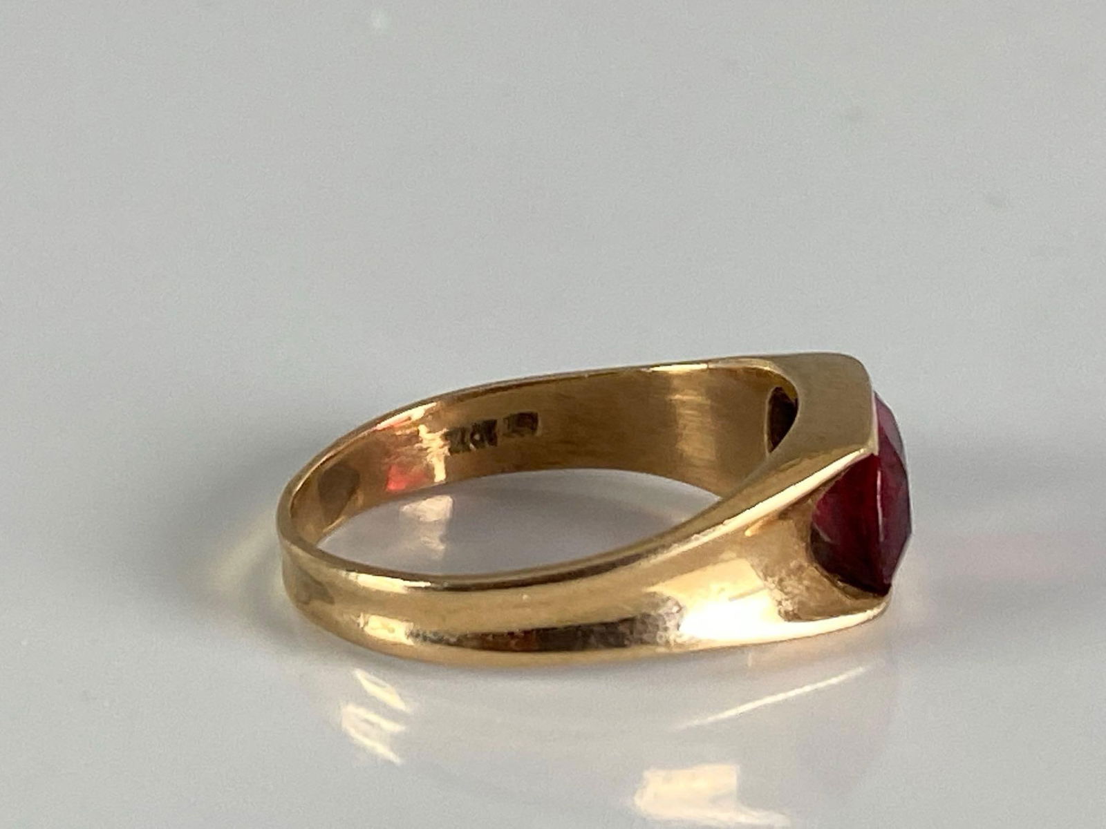 Signed 10K Yellow Gold Garnet Ring - 4