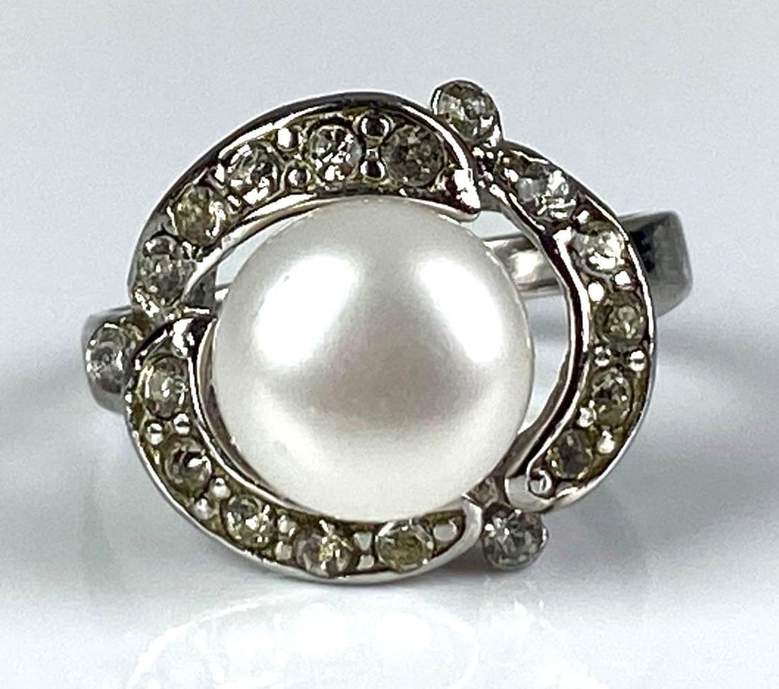 Costume Jewelry CZ Ring: size 9