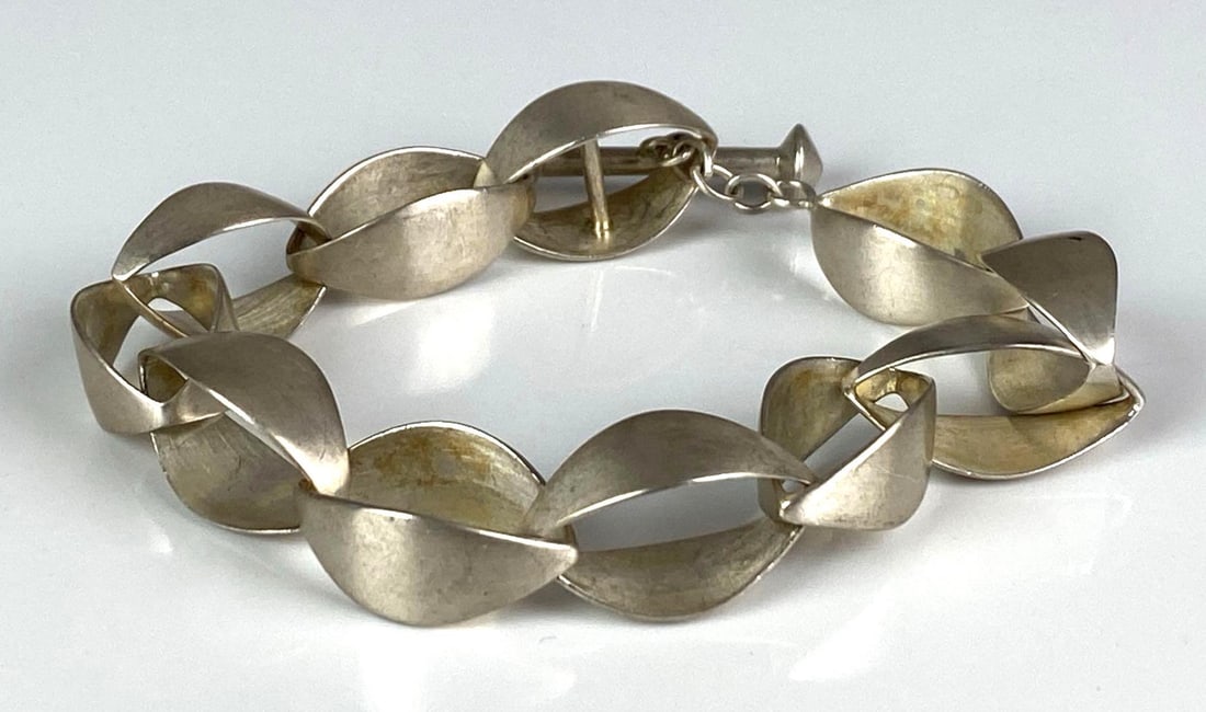 Signed Zina Sterling Silver Satin Link Bracelet: Measures 8” in length