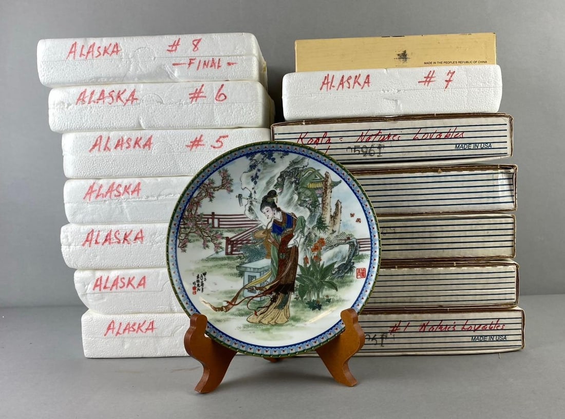 Group of 14 The Bradford Exchange Alaska Plates and More: Includes Kola, China, and more. Like new in original packaging. One plate measure 8 1/2” in diameter. Stand not included.