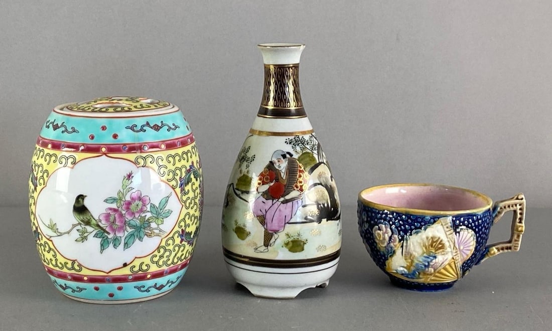 Group of 3 Chinese Vintage Chinese Porcelain Items (1 of 3)