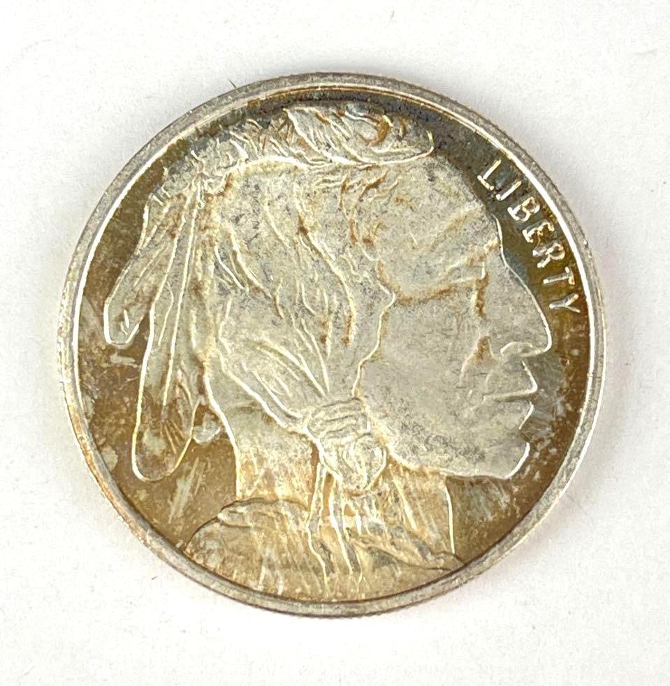 Highland Mint Buffalo Design 1/2 oz .999 Fine Silver Round: Highland Mint Buffalo Design 1/2 oz .999 Fine Silver Round