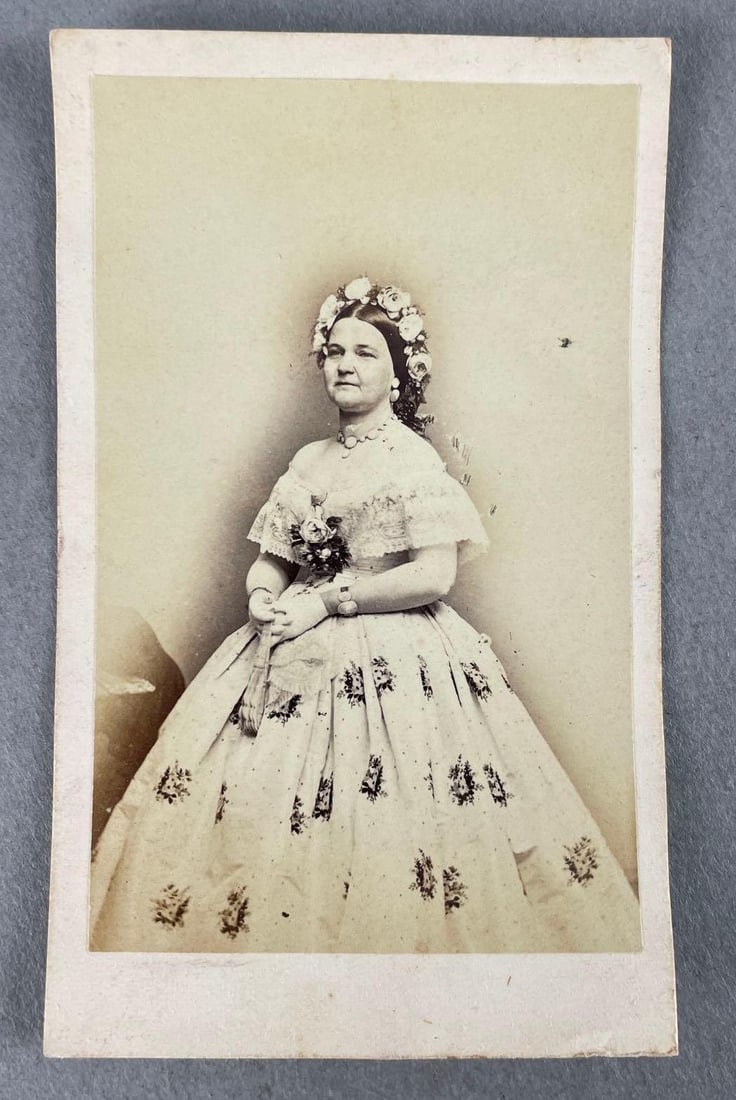 Antique Mrs. Abraham Lincoln Matthew Brady Portrait CDV (1 of 2)