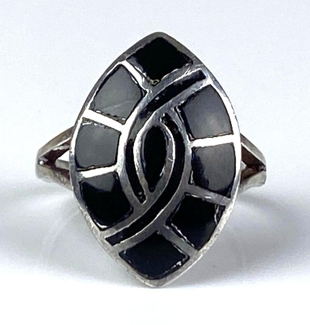 Sterling Silver Onyx Ring: Size 7