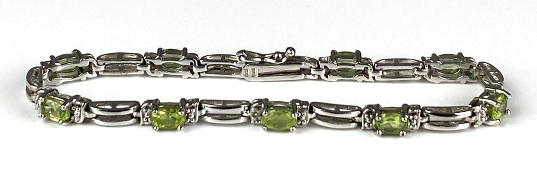 Signed Sterling Silver Peridot Bracelet: Measures 7 1/2? in length