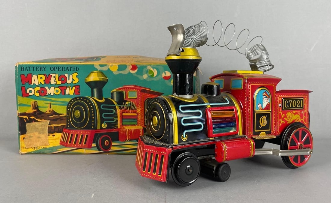 Vintage Japanese Tin Litho Battery Operated Marvelous Locomotive (1 of 5)