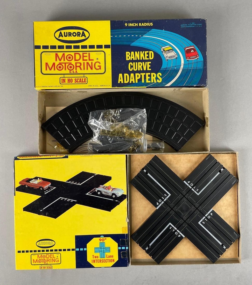 Group of 2 1960s Aurora HO Scale Train Track Accessories (1 of 2)