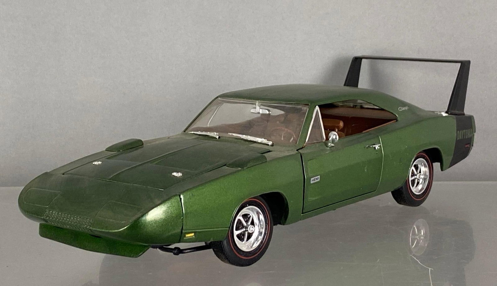 ERTL 1969 Dodge Charger Daytona Hemi (1 of 4)