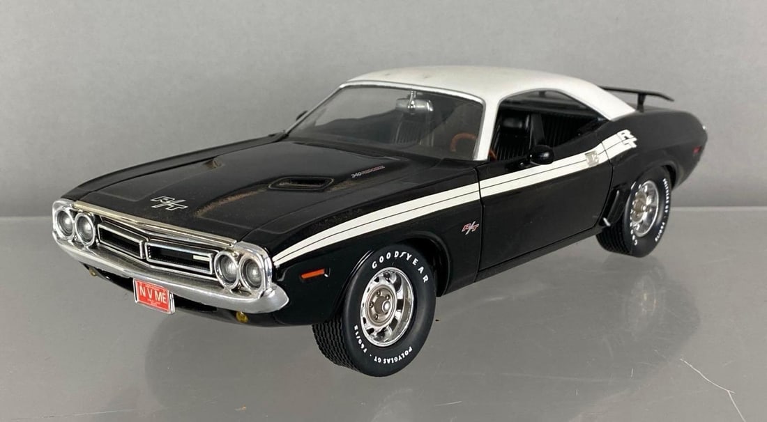 ERTL 1970 Dodge Challenger R/T 340 Four Barrel: Die-Cast, 1/18 scale, needs cleaning