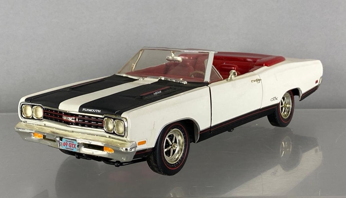 ERTL 1969 Plymouth GTX Hemi Convertible (1 of 4)
