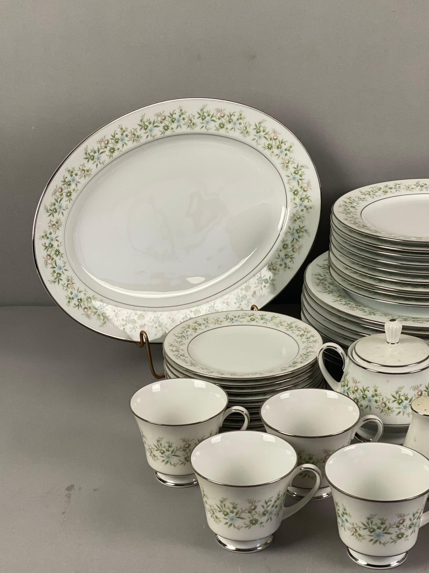 Noritake Savannah Pattern Porcelain Dinnerware Set - 2