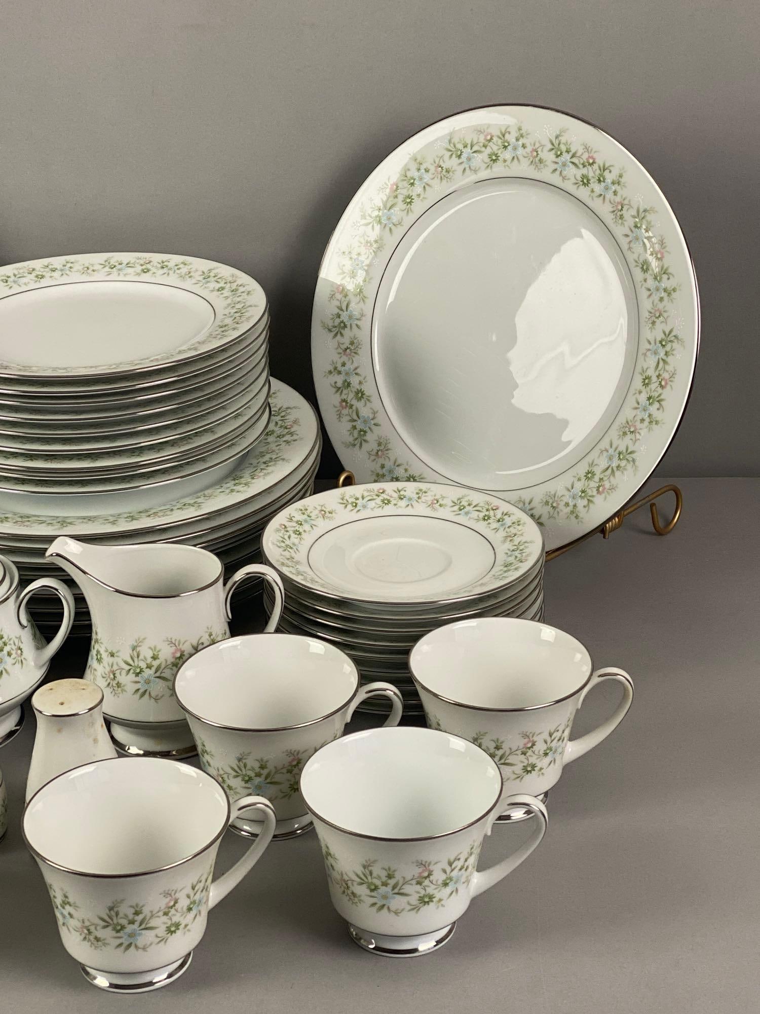 Noritake Savannah Pattern Porcelain Dinnerware Set - 3