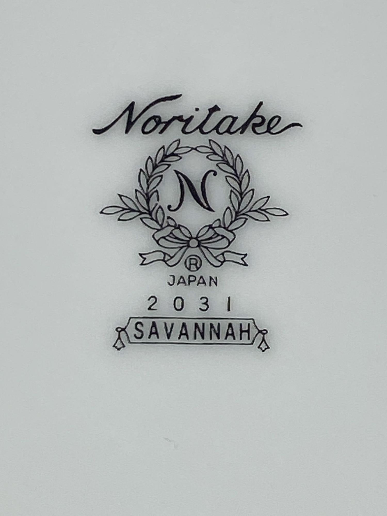 Noritake Savannah Pattern Porcelain Dinnerware Set - 4