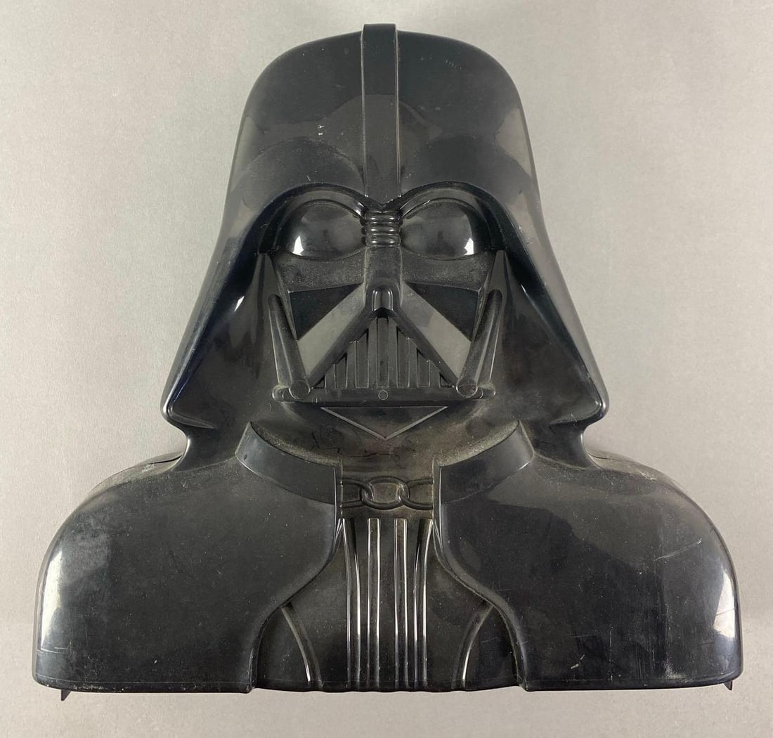 1980 Kenner Star Wars Darth Vader Action Figure Storage Case (1 of 3)