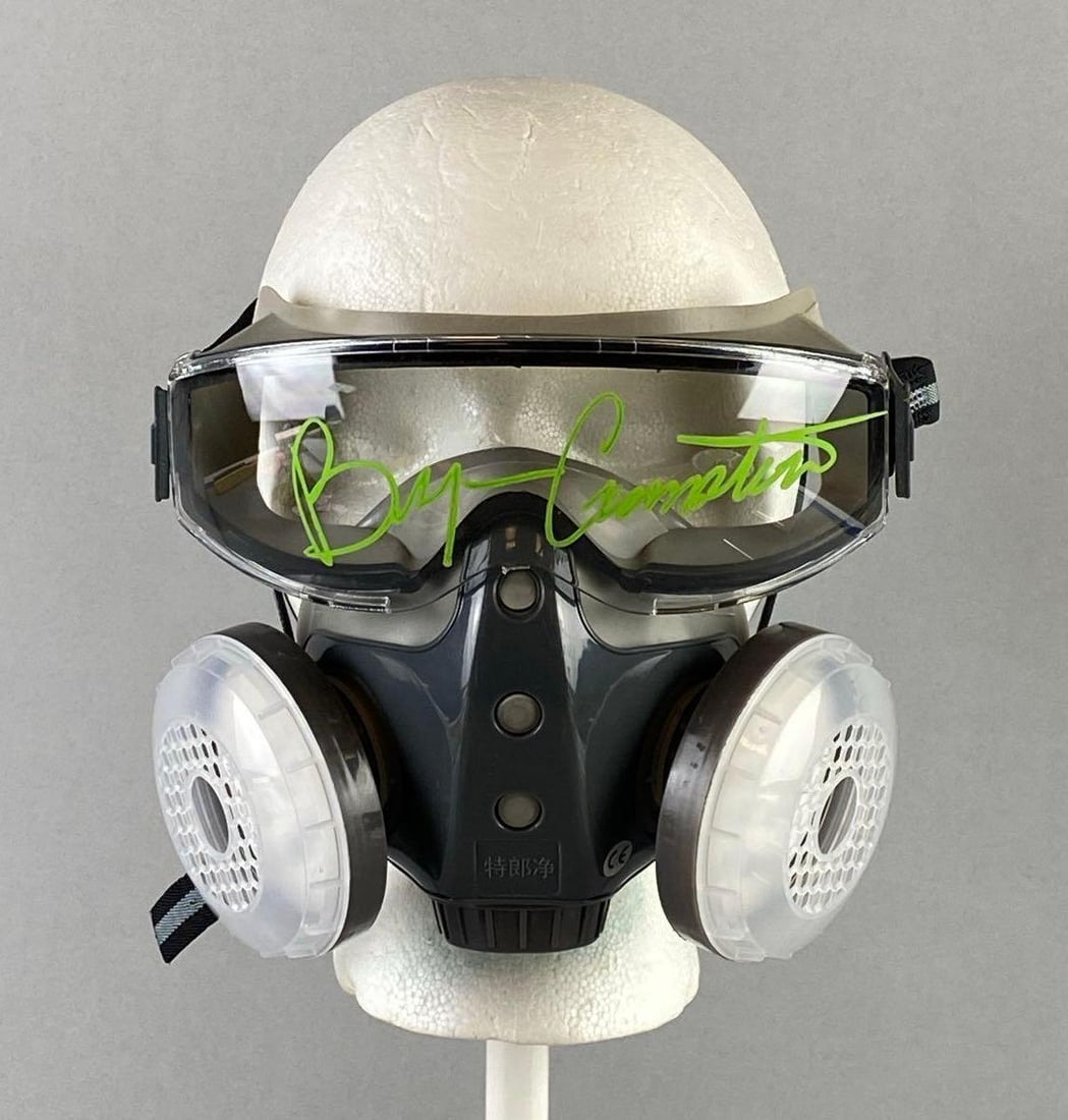SIGNED Bryan Cranston Breaking Bad Full Face Respirator Mask: Has Kbauthentics Holographic Sticker Number 07908. Measure H 7 x W 2 x L 8 inches.