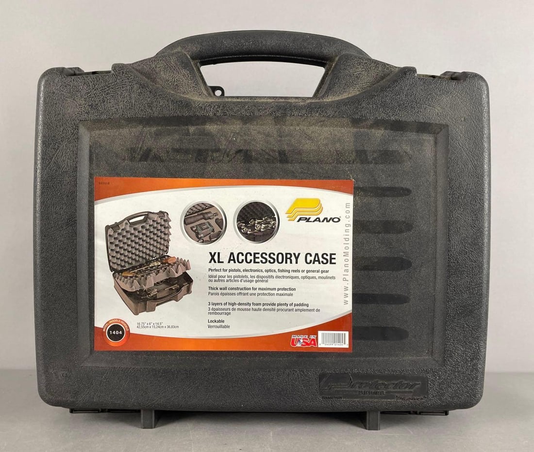 Plano XL Accessory Case: Padded interior, measures 14 1/2" x 16 3/4" x 6"