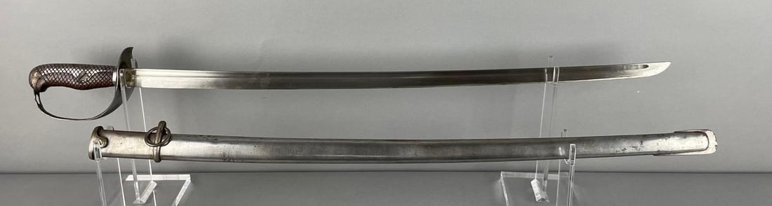 Japanese M1889 Type 32 Cavalry Sword and Scabbard (1 of 9)