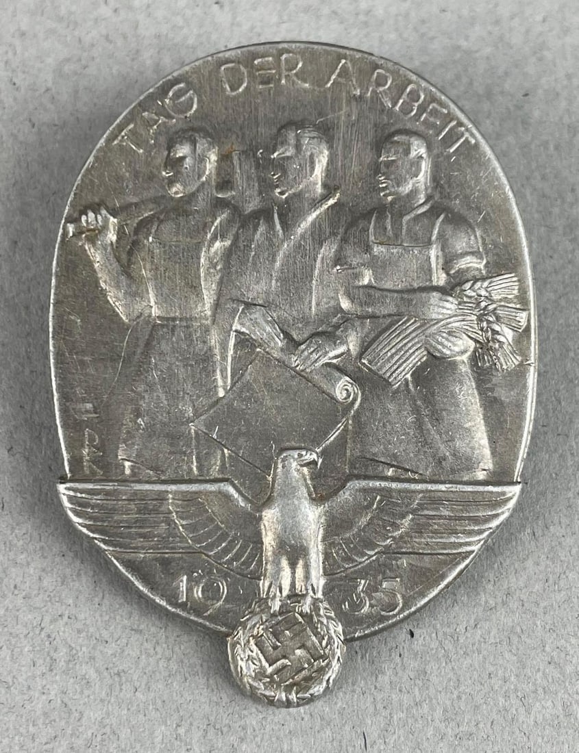 1935 WW2 German Labor Day Tinnie: Measures 1 3/4" x 1 1/4"