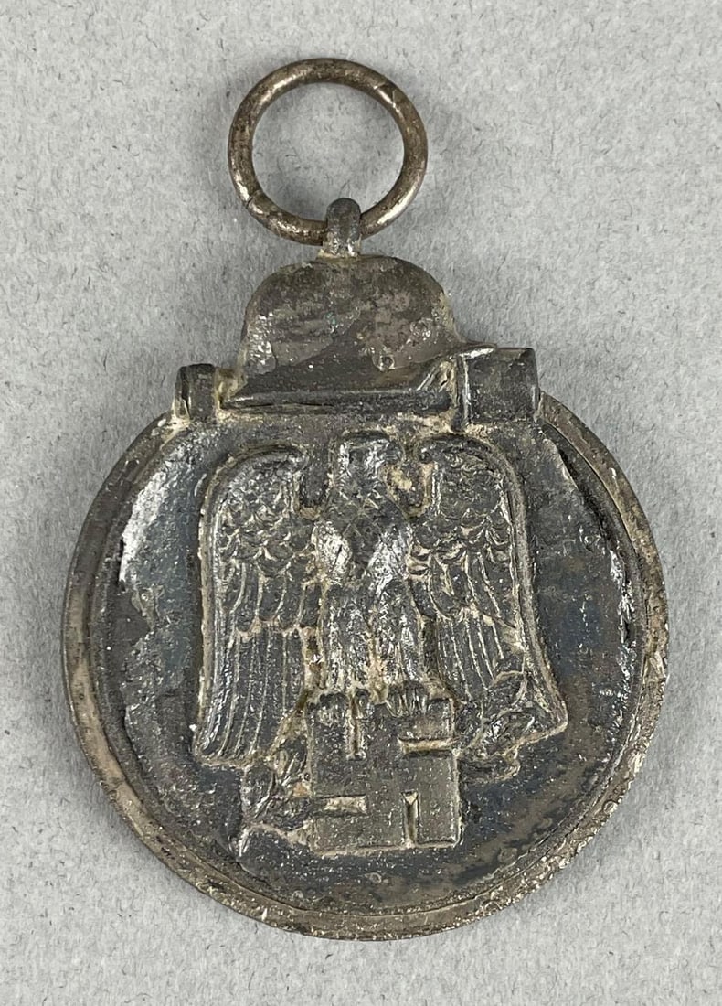 1941/42 WW2 German Eastern Front Medal (1 of 2)