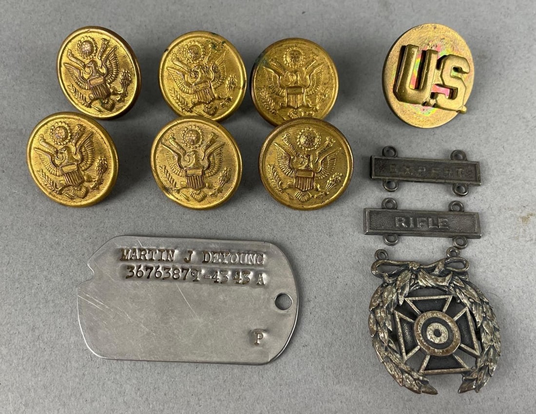 Group of U.S. Army Insignia (1 of 4)